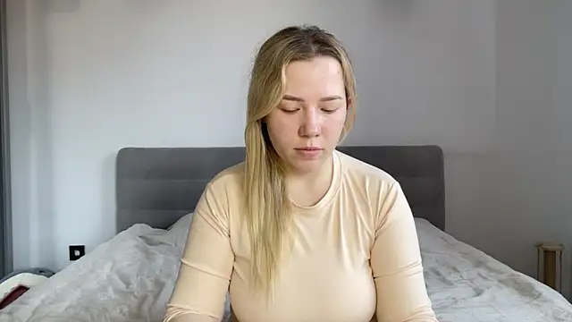 alyrasun online show from May 25, 2026, 7:03 am