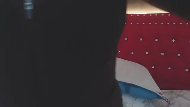 danielawidx online show from April 7, 2026, 8:20 pm