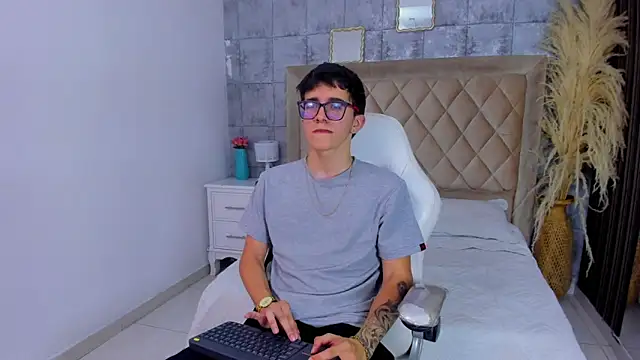 TylerCross  online show from April 8, 2026, 8:20 pm