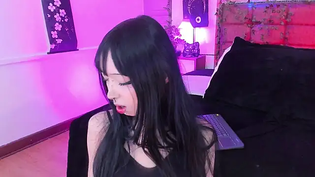 Vickmoon online show from July 8, 2026, 8:57 pm