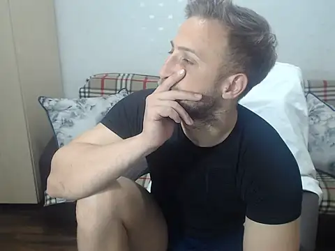 Snapshot of BlondEagleMuscle chatting on June 15, 2026, 6:21 pm BlondEagleMuscle online show from June 15, 2026, 6:21 pm