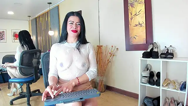 Snapshot of SofiiMontes chatting on June 6, 2026, 11:48 am SofiiMontes online show from June 6, 2026, 11:48 am