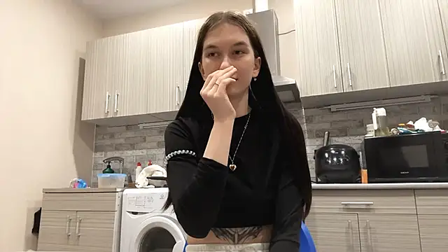 LaraDraggoo online show from March 27, 2026, 7:02 pm