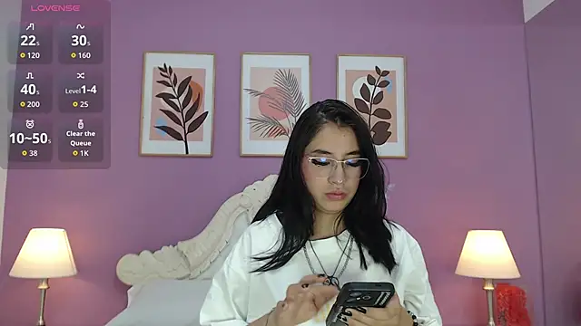 YayaQueen online show from May 25, 2026, 12:11 pm