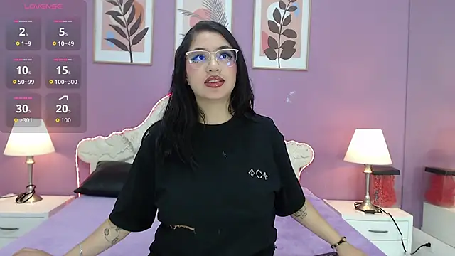 YayaQueen online show from June 1, 2026, 12:07 pm