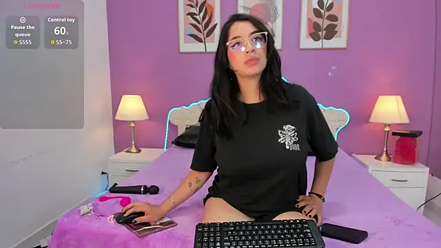 YayaQueen online show from June 15, 2026, 12:18 pm