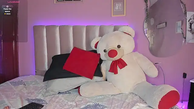 nikkita dragon  online show from March 26, 2026, 8:14 pm