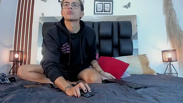 dalhia and hades online show from March 21, 2026, 12:43 pm