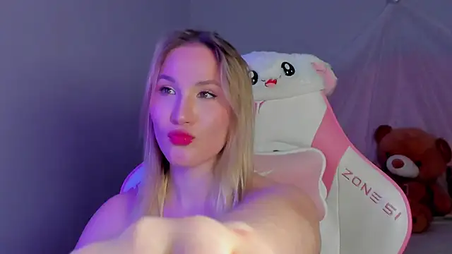 ElaraVoltage online show from April 3, 2026, 5:44 pm