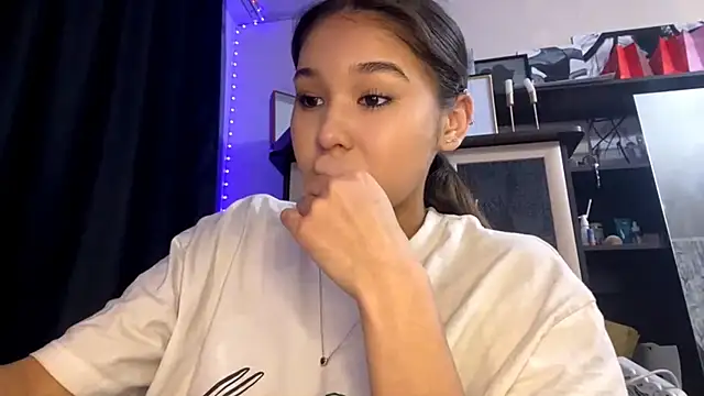 CatherineForbes online show from April 13, 2026, 12:21 pm