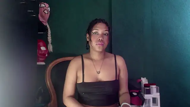 AntonelaVargas online show from May 10, 2026, 4:01 pm