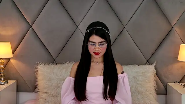 OliviaDiaz online show from June 8, 2026, 1:28 am