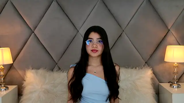 OliviaDiaz online show from June 12, 2026, 8:08 pm