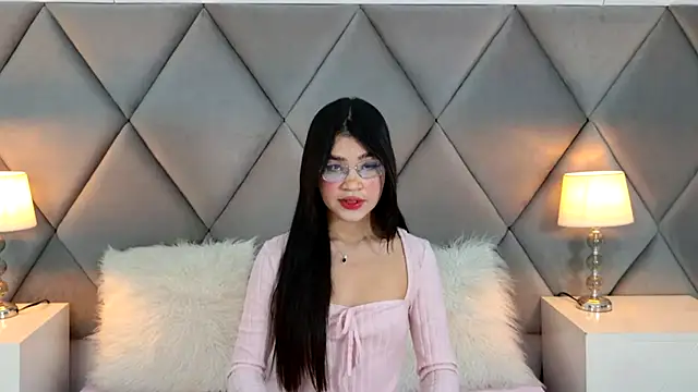 OliviaDiaz online show from July 17, 2026, 12:06 am