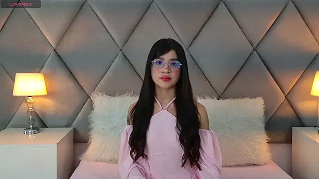 OliviaDiaz online show from July 26, 2026, 8:05 pm