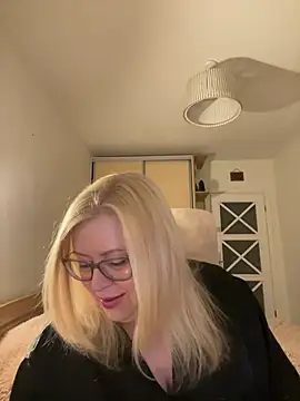 JanieLight53 online show from May 23, 2026, 7:18 pm