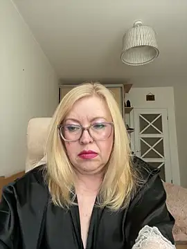 JanieLight53 online show from May 25, 2026, 4:13 pm
