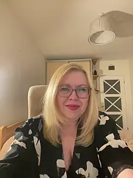 JanieLight53 online show from May 27, 2026, 10:40 pm