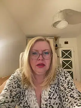 JanieLight53 online show from May 28, 2026, 11:02 pm