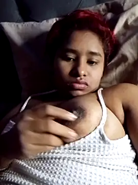 FenixLovee online show from April 8, 2026, 5:13 pm