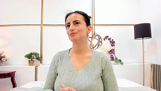 BrendaCantorel online show from April 15, 2026, 11:50 am