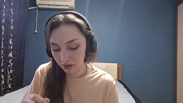 CindyLight online show from April 10, 2026, 4:01 pm