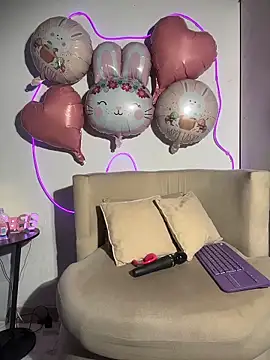 MiaFoxie  online show from April 4, 2026, 3:42 pm