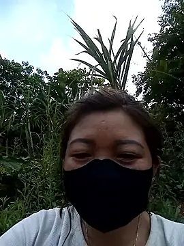 Bling-pusy online show from April 9, 2026, 7:14 am