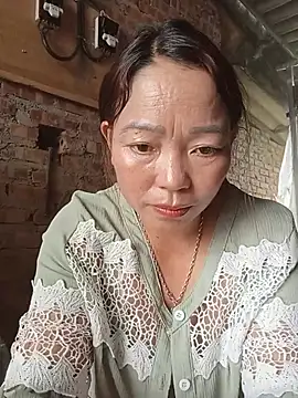 Yellow-pink online show from July 2, 2026, 3:23 am