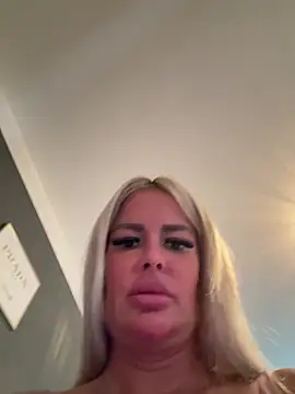 anna kournikova online show from April 7, 2026, 12:05 pm