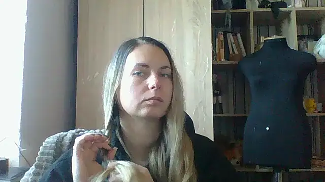 Snapshot of Mollie365 chatting on March 9, 2026, 11:03 am Mollie365 online show from March 9, 2026, 11:03 am