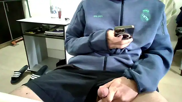 Snapshot of Morboxxxoo chatting on April 27, 2026, 3:32 pm Morboxxxoo online show from April 27, 2026, 3:32 pm