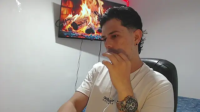 JUAN CAMILOXXX online show from April 16, 2026, 3:51 am