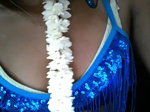 Couplehot00 online show from April 15, 2026, 7:04 am