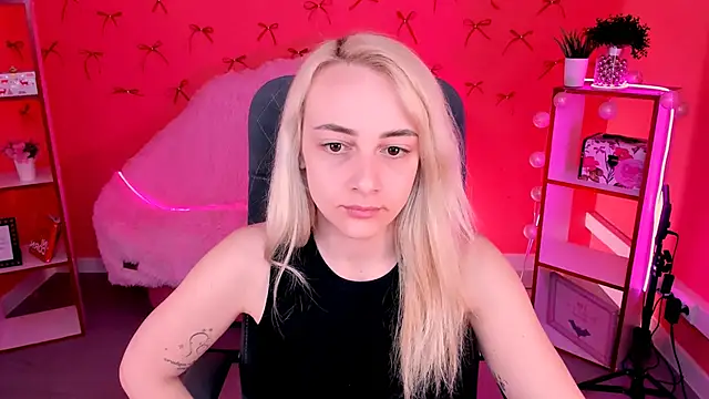 CarolMoor online show from April 7, 2026, 9:10 am