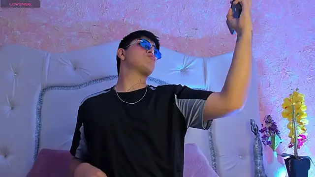 ThomasThundr online show from March 25, 2026, 3:45 am