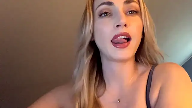 ScarlettSensitive online show from April 15, 2026, 2:13 pm