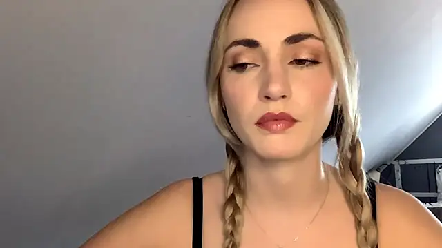 ScarlettSensitive online show from April 18, 2026, 2:10 pm