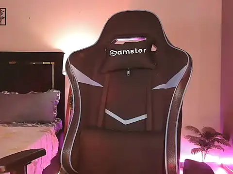 NaughtyUrus online show from April 25, 2026, 1:08 am