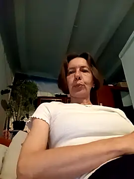 Snapshot of Tania9876 chatting on May 1, 2026, 6:34 pm Tania9876 online show from May 1, 2026, 6:34 pm