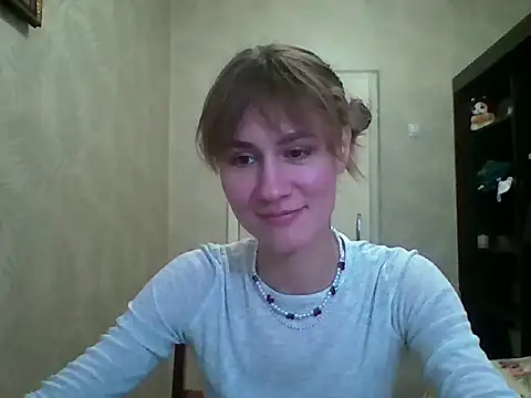 ElenoreHolguin online show from April 2, 2026, 2:47 pm