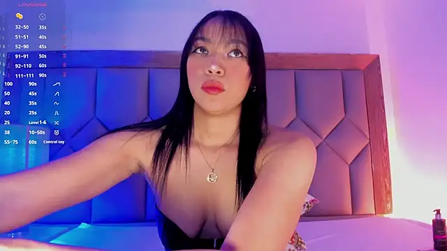 ValeriaRey  online show from May 6, 2026, 9:09 pm