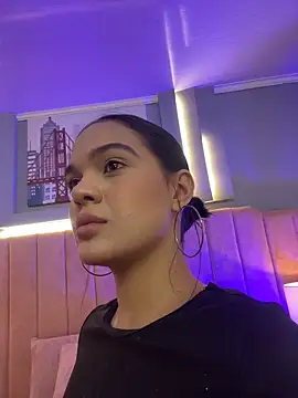 Bella-Ferrer online show from March 18, 2026, 6:11 pm