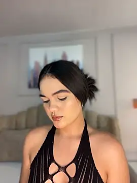 Bella-Ferrer online show from April 15, 2026, 7:58 pm