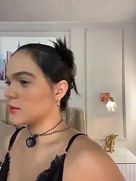 Bella-Ferrer online show from June 9, 2026, 6:30 pm