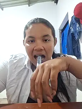 monicarokaforte online show from April 9, 2026, 4:12 am