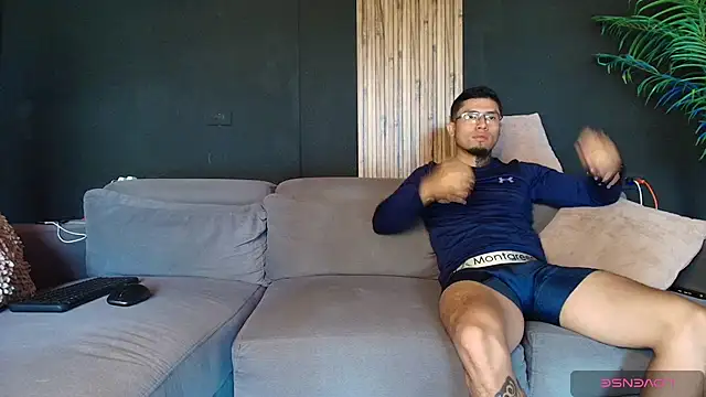 Snapshot of angelstream chatting on May 11, 2026, 12:44 pm angelstream online show from May 11, 2026, 12:44 pm
