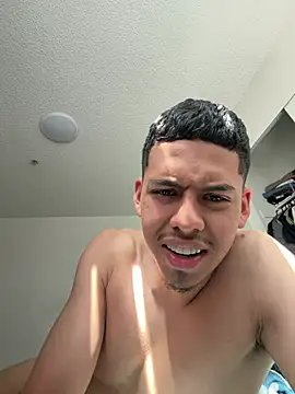 Snapshot of LatinHotxx2 chatting on July 29, 2026, 5:44 pm LatinHotxx2 online show from July 29, 2026, 5:44 pm