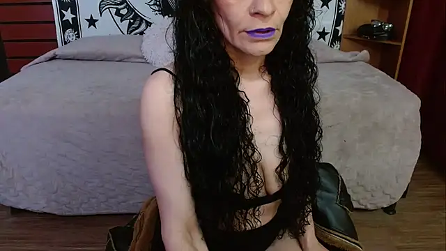  Alexandra Jones online show from July 4, 2026, 2:18 am