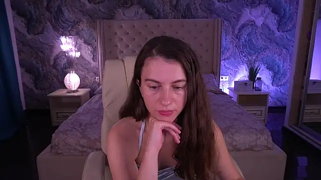 LittleJulii online show from July 28, 2026, 7:39 pm